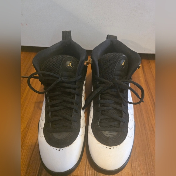 Jordan Black and White Sneakers - Picture 6 of 6